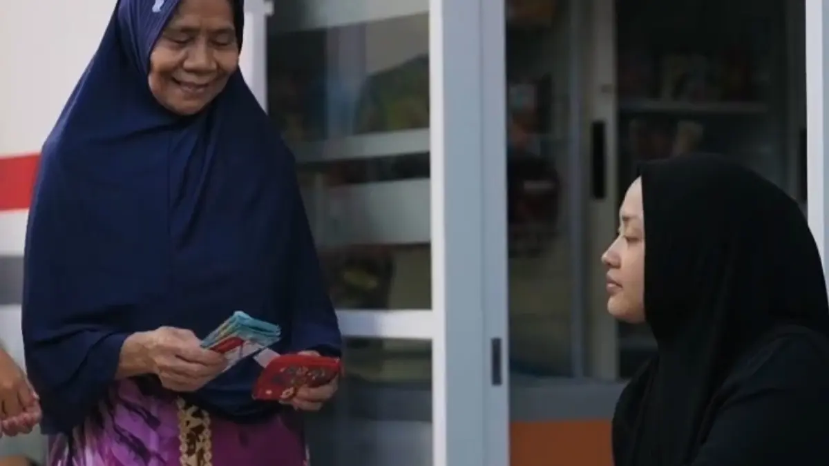 Ilustrasi penyaluran bansos untuk KPM. (Foto: YouTube Kemensos RI)