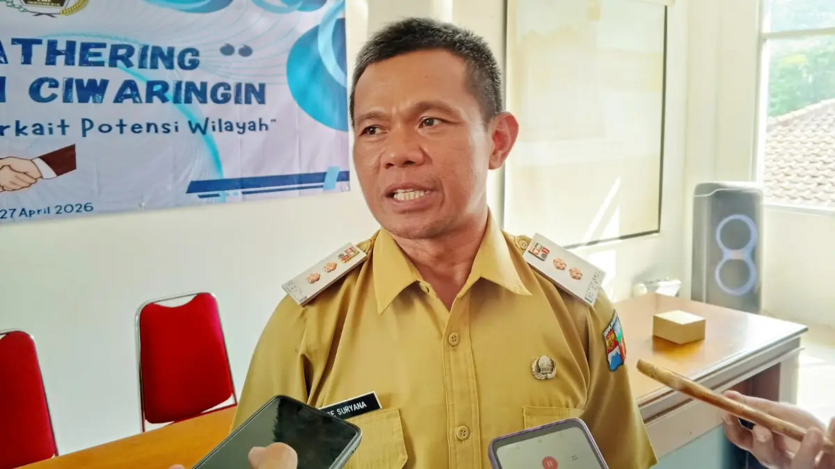 Lurah Ciwaringin, Ade Suryana saat memberikan keterangan soal potensi ekonomi. (Fikri/Radar Bogor)