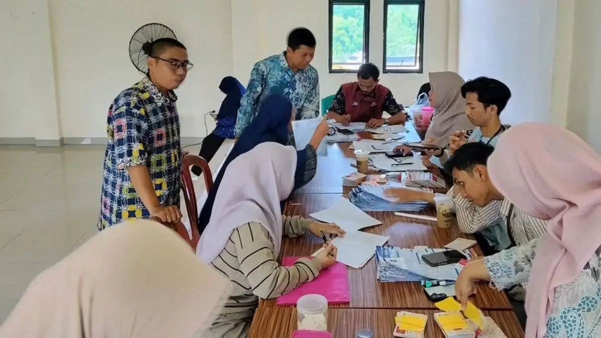 Ilustrasi KPM mencairkan bansos tahap 2. (Foto: Instagram @pkhlampung)