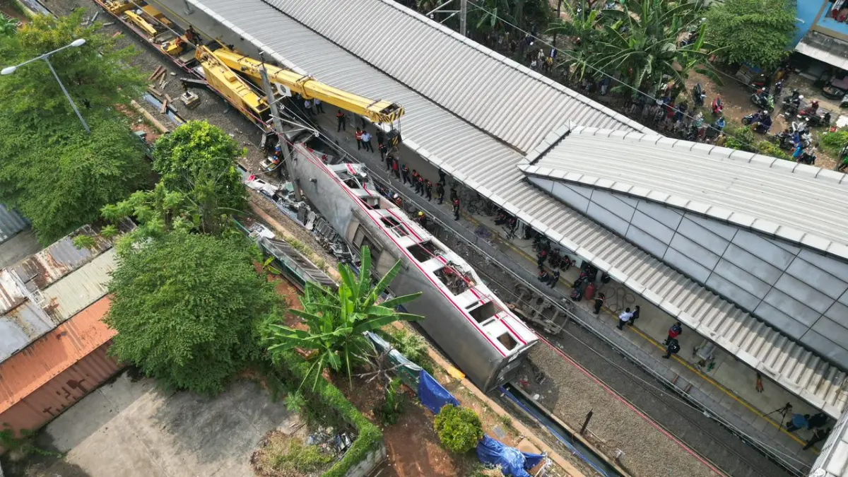 Kondisi Stasiun Bekasi Timur pasca kecelakaan KRL dengan KA Argo Bromo Anggrek Selasa, 27 April 2026. (Dzikry/Radar Bogor)