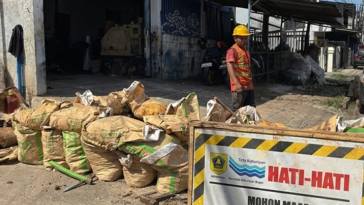 Perumda Tirta Kahuripan Kabupaten Bogor melakukan pembangunan jaringan pipa baru sepanjang kurang lebih 683 meter yang menghubungkan Booster Citeureup ke Tarikolot. (Dok. Tirta Kahuripan)