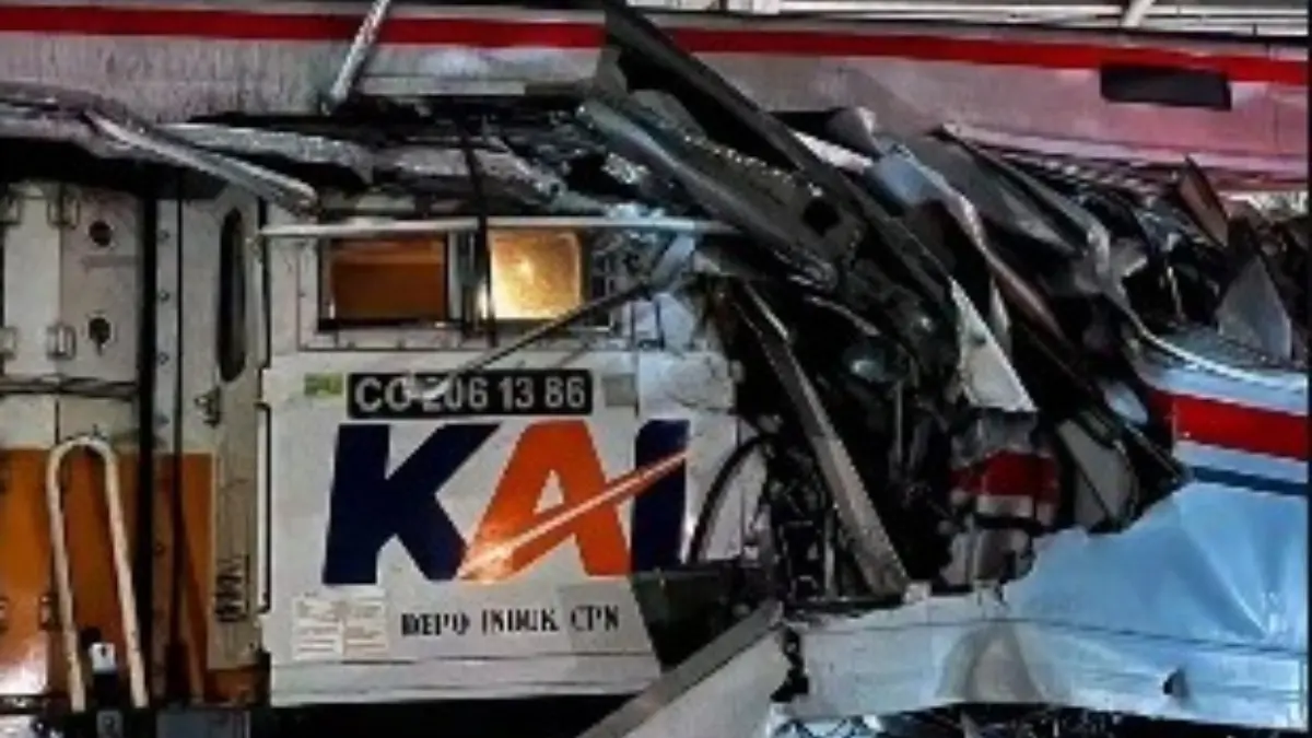 Potret kereta Commuter Line pascakecelakaan (Instagram @jabodetabek24info)