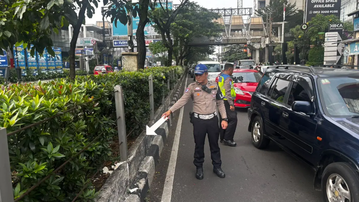 Unit Laka Lantas Polres Metro Depok melakukan olah TKP kecelakaan di Jalan Margonda. (Dok. Unit Laka Polres Metro Depok)