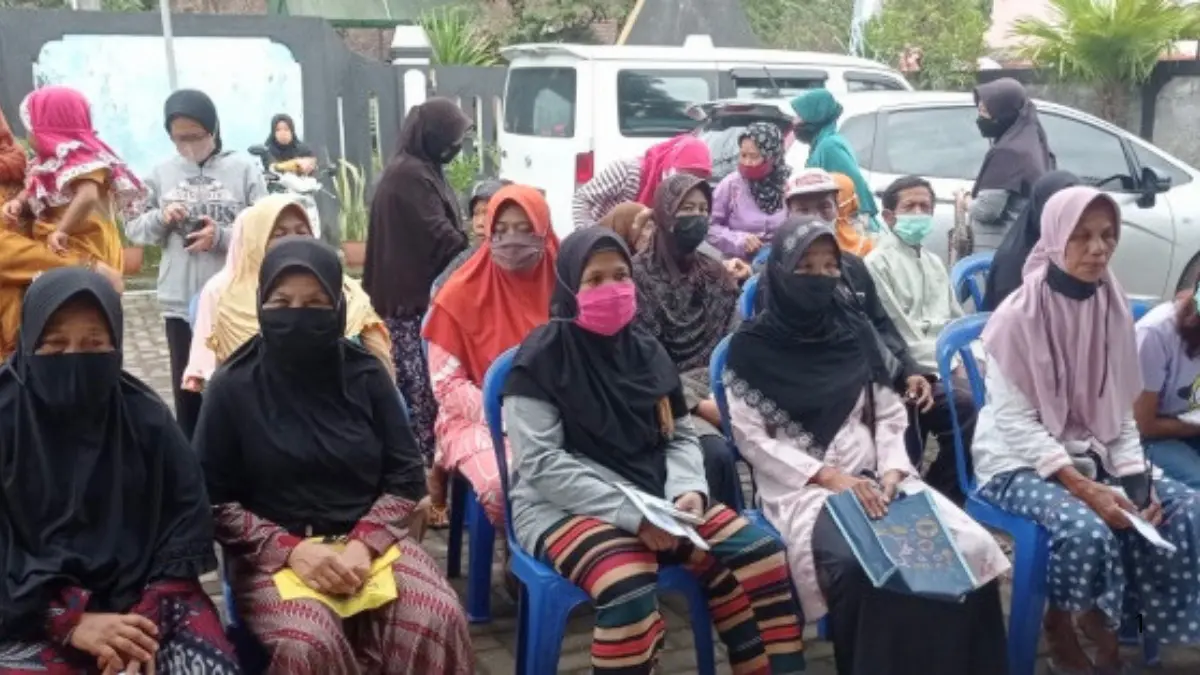 Ilustrasi Antrean Ibu-Ibu Penerima Bansos (Foto: tingkirlor.salatiga.go.id)