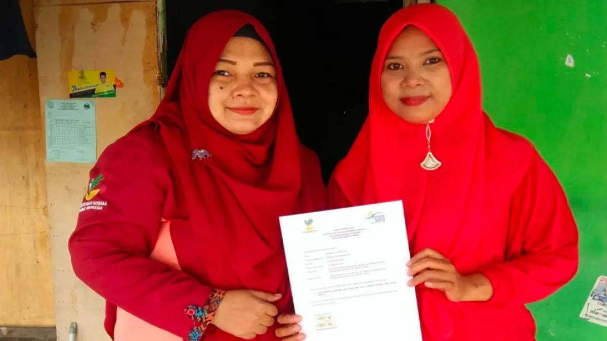 Ilustrasi KPM bansos menerima surat pencairan bansos. (Foto: Instagram&nbsp;@pkhbogorkab)