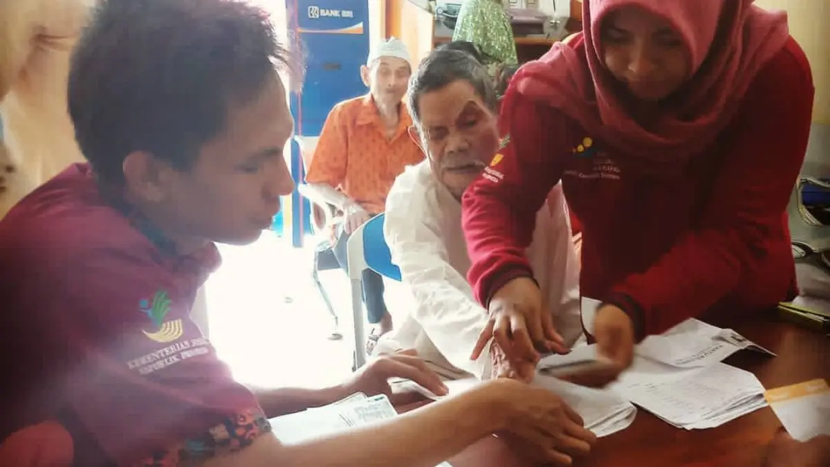 Ilustrasi pendamping sosial dan KPM bansos tahun 2026. (Foto: Instagram @pkhsumedang)