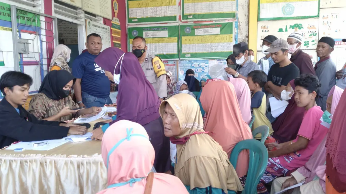 Ilustrasi penyaluran bansos membuat para penerima manfaat merasa antusias meski harus mengantre (Foto: kel-sukajadi.kotaprabumulih.go.id)
