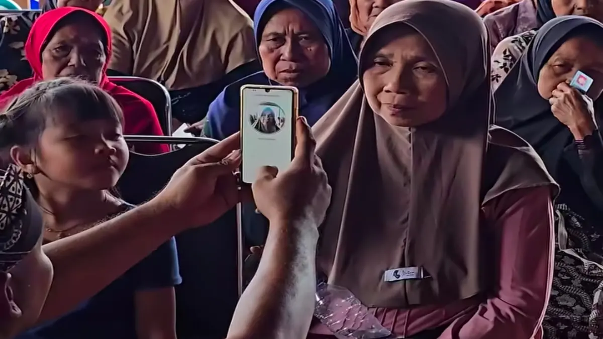 Ilustrasi verifikasi data KPM bansos untuk pencairan.
