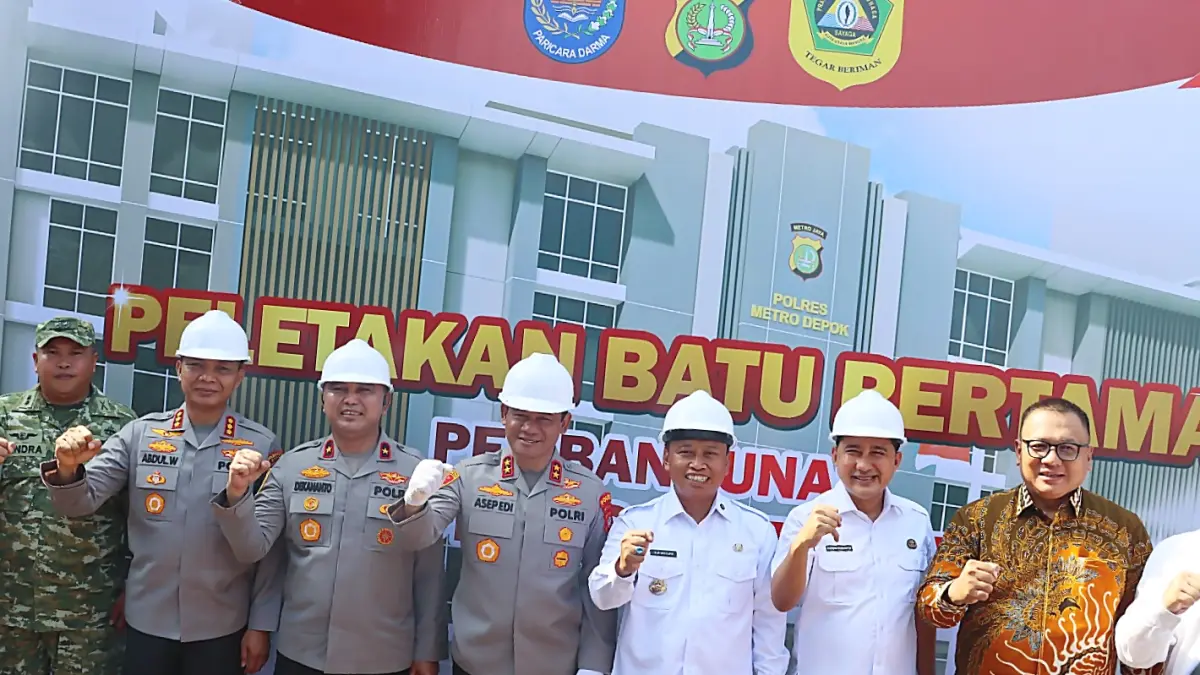 Peletakan batu pertama pembangunan gedung baru Polres Metro Depok Rabu 29 April 2026. (Fajar/Radar Bogor)
