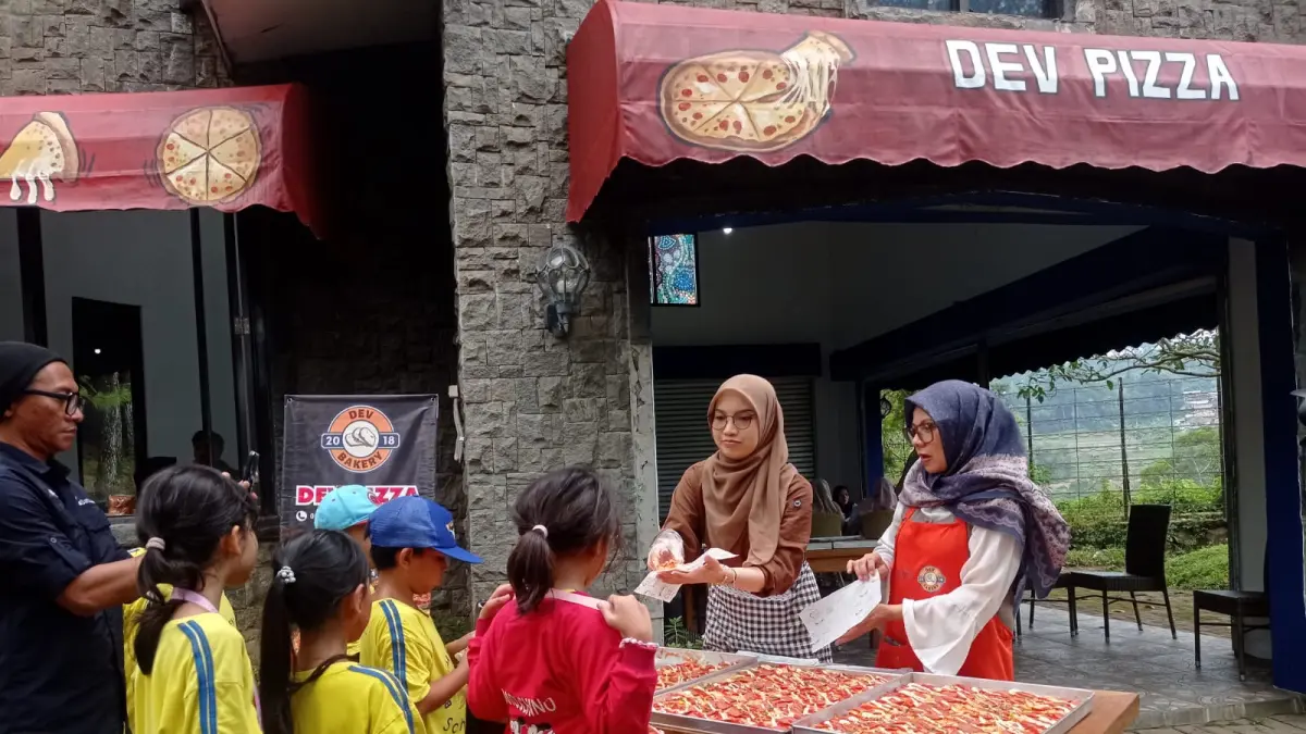 Pembukaan Gerai Dev Pizza di De Valis Garden, eks The Ranch Cisarua Bogor.