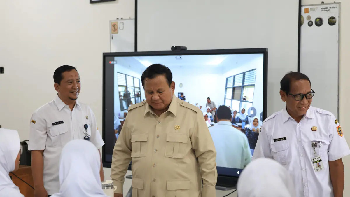Presiden Prabowo saat meninjau revitalisasi SMAN 1 Cilacap, Jawa Tengah, Rabu 29 April 2026
