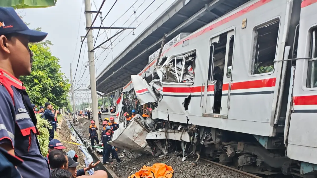 Tabrakan KRL dengan Argo Bromo Anggrek di Bekasi Timur. Foto: KAI for Radar Bogor