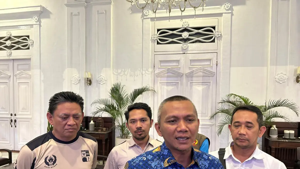 Wakil Wali Kota Bogor, Jenal Mutaqin saat menyampaikan informasi soal penanganan banjir di Cibuluh. (Foto : Fauzan/Radar Bogor)