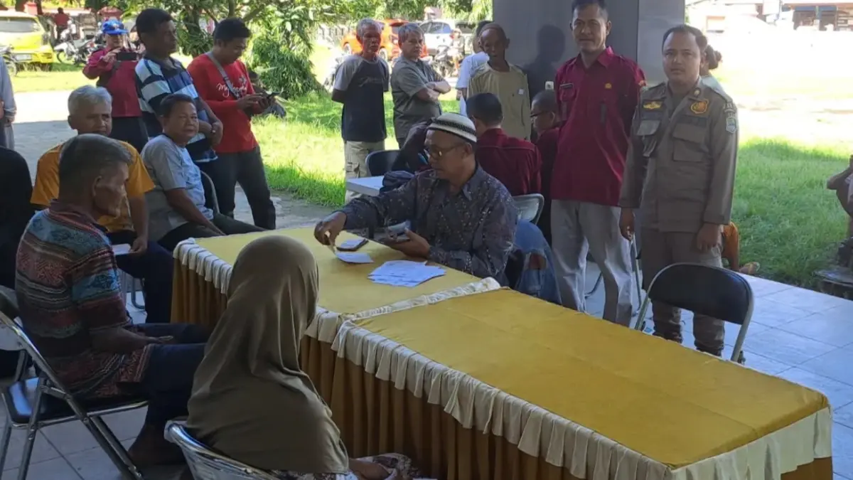 Ilustrasi Penyaluran Bansos PKH dan BPNT (Foto: Instagram @kecamatan_kasokandel)