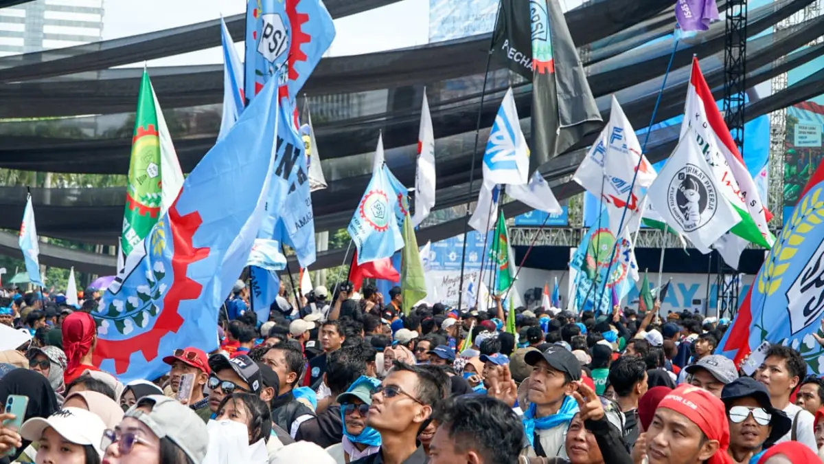 Ribuan buruh dari berbagai daerah memadati kawasan Monas, Jakarta Pusatdalam rangka Hari Buruh Internasional atau May Day 2026, Jumat, 1 Mei 2026. (Azis/Radar Bogor)