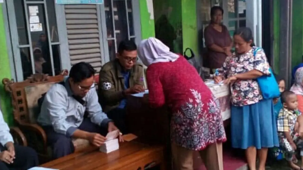Ilustrasi penyaluran bantuan sosial (bansos). (Foto: Instagram @pkhjatitujuh)