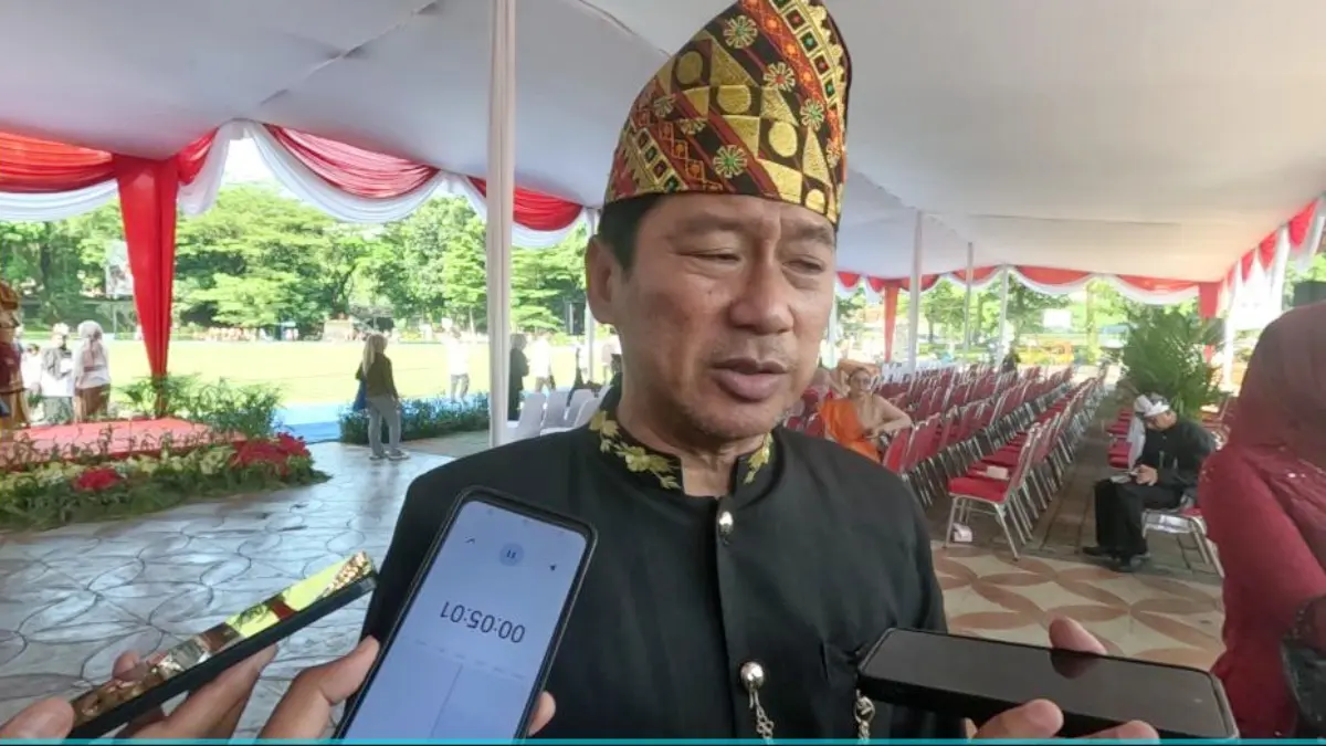 Kepala Dinas Pendidikan (Disdik) Kota Bogor Herry Karnadi saat menyampaikan keterangan kepada wartawan. (Fikri/Radar Bogor)