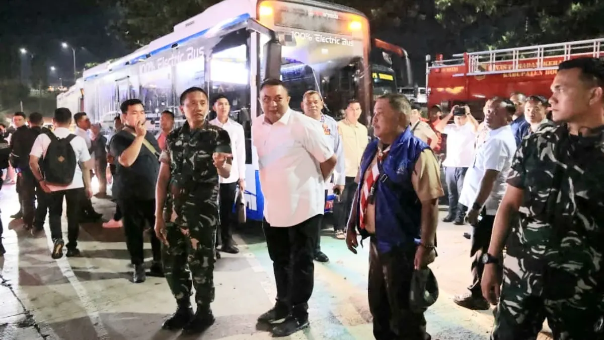Bupati Bogor Rudy Susmanto saat meninjau suasana lalu lintas malam hari di Simpang Tugu Pancakarsa beberapa waktu lalu. (Hendi Novian/Radar Bogor)