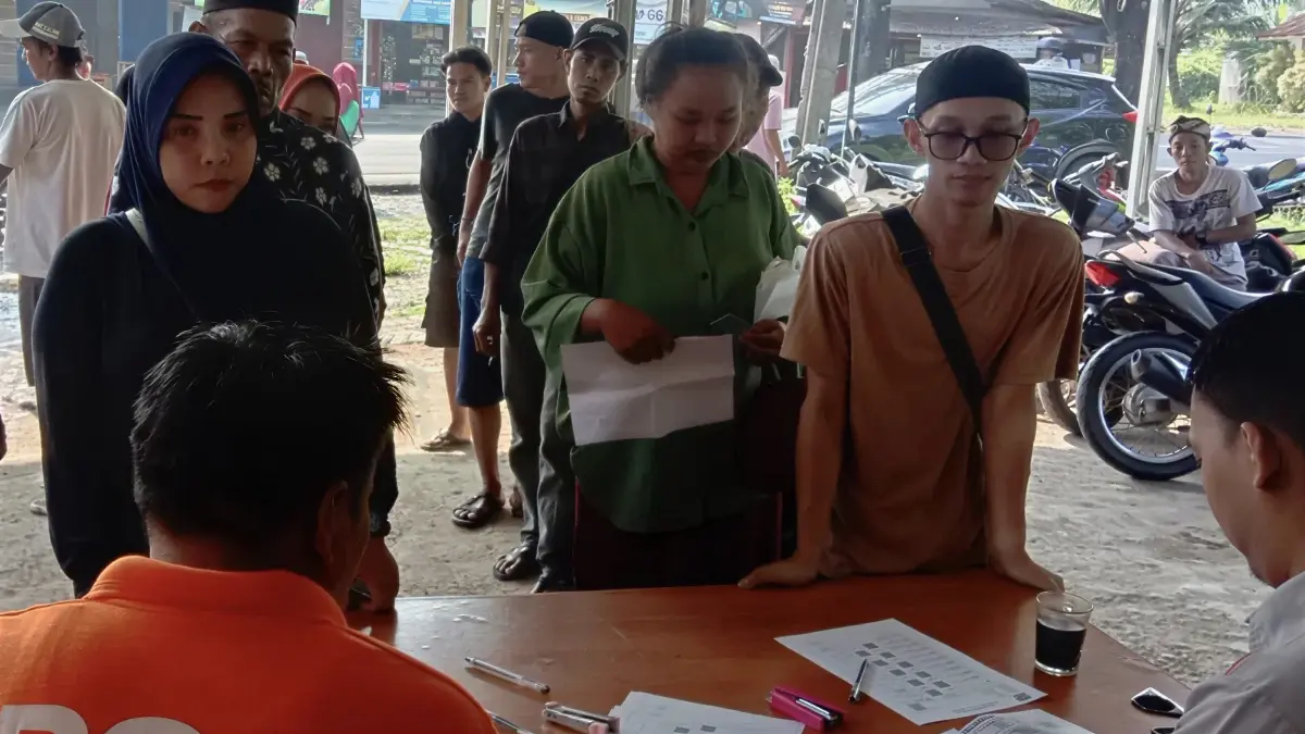 Ilustrasi penyaluran bansos PKH dan BPNT. (Foto: Instagram @kecamatan_cariu)