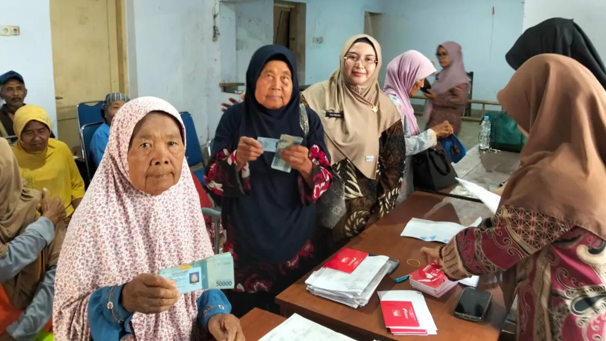 Ilustrasi Penyaluran Bansos PKH dan BPNT (Foto: Laman Resmi jemberkab.go.id)