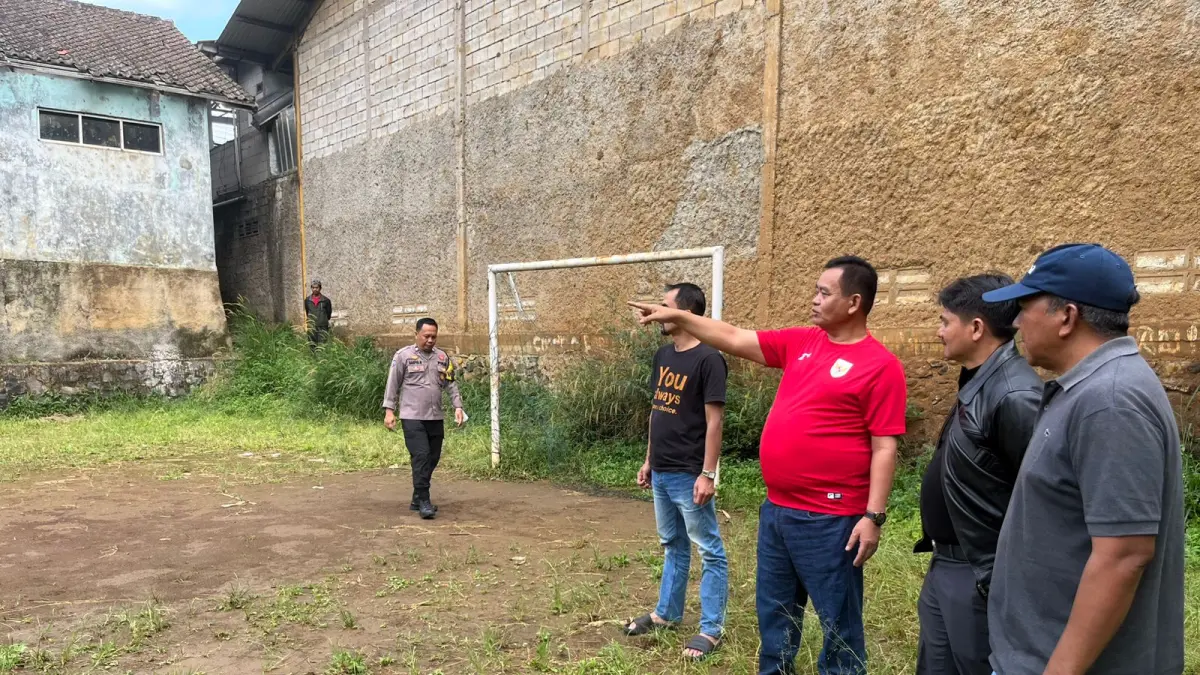 Kepala Desa Sukamaju mengusulkan relokasi ruang kelas SDN Sukamahi 01, Megamendung untuk pembangunan Koperasi Desa Merah Putih. (Foto : Septi Nulawam/Radar Bogor)