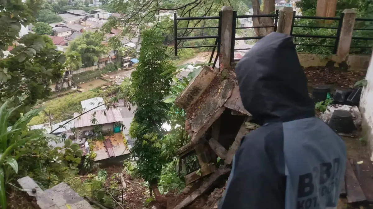 Longsor terjadi di wilayah Sukasari, Kota Bogor sejumlah rumah warga terdampak. (Dok. BPBD Kota Bogor)