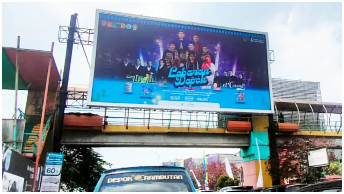 Videotron perhelatan Lebaran Depok 2026 yang terpasang di Jalan Margonda Kota Depok. (Foto : Fajar/Radar Bogor) 