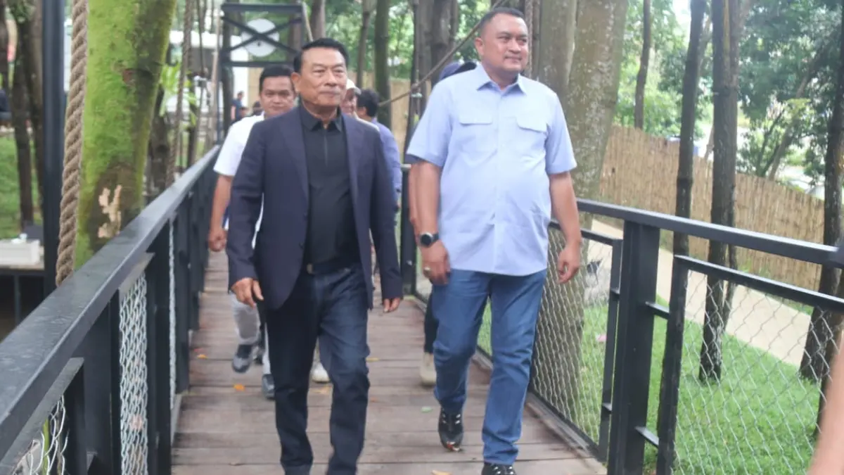 Bupati Bogor Rudy Susmanto bersama Jenderal TNI (Purn), Moeldoko meresmikan Kafe Warisan Kopi di Babakan Madang, Kabupaten Bogor, Selasa, 5 Mei 2026. (Diskominfo Kabupaten Bogor)