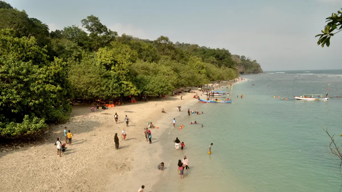 Ilustrasi Pantai di Pangandaran. Gempa bumi Jawa Barat pagi ini berpusat di Pangandaran. Foto: Wikipedia