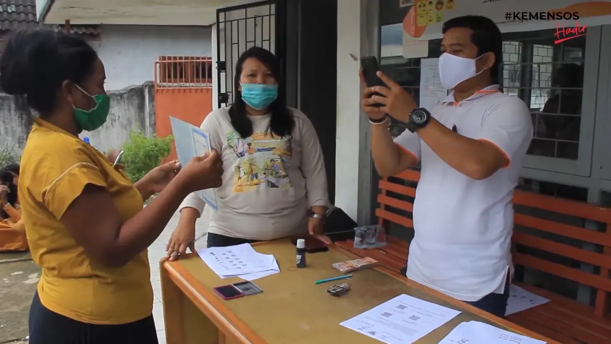 Ilustrasi Penyaluran Bansos PKH dan BPNT. (Foto: Youtube Kemensos RI)