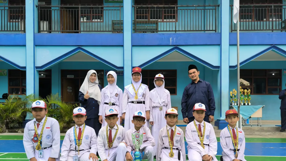 Para pesilat yang ikut bertanding dalam kejuaraan silat se-Bogor Raya di Sekolah Kesatuan mendapat apresiasi dari Kepala SDIT Al Yasmin 2.