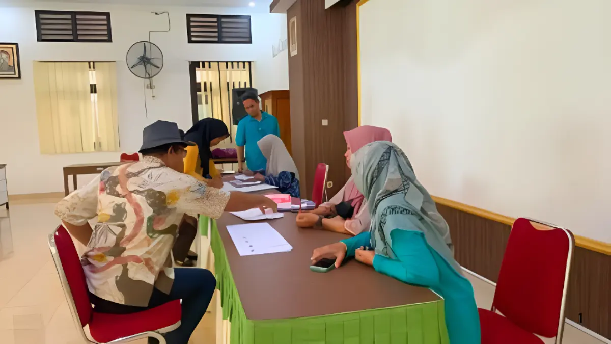 Penyerahan bansos untuk KPM (Foto: patalan.bantulkab.go.id)
