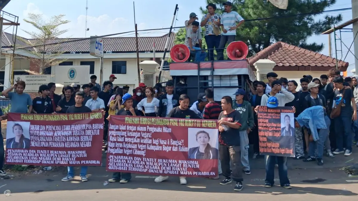 Forum Mahasiswa Indonesia menggelar aksi demonstrasi di depan Kantor Kejaksaan Negeri Kabupaten Bogor. (Dok. Forum Mahasiswa Indonesia)