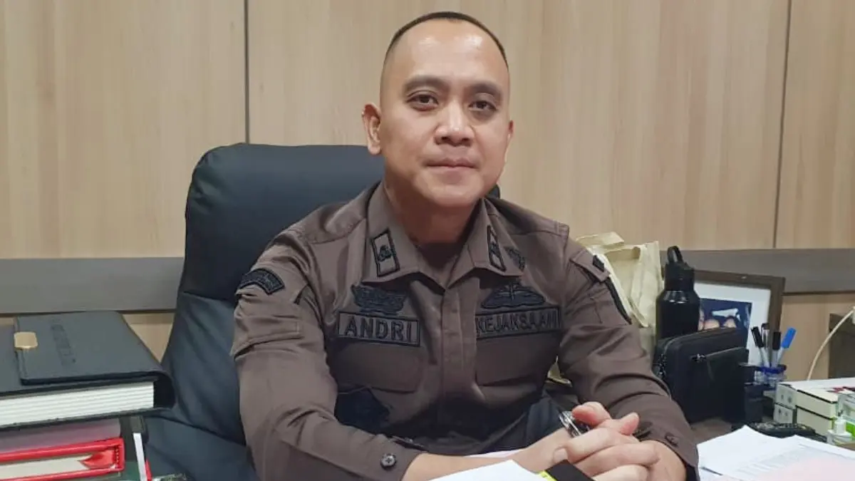 Kasi Pidsus Kejaksaan Negeri Kabupaten Bogor, Andri Zulfikar saat menyampaikan keterangan. (Billy/Radar Bogor)
