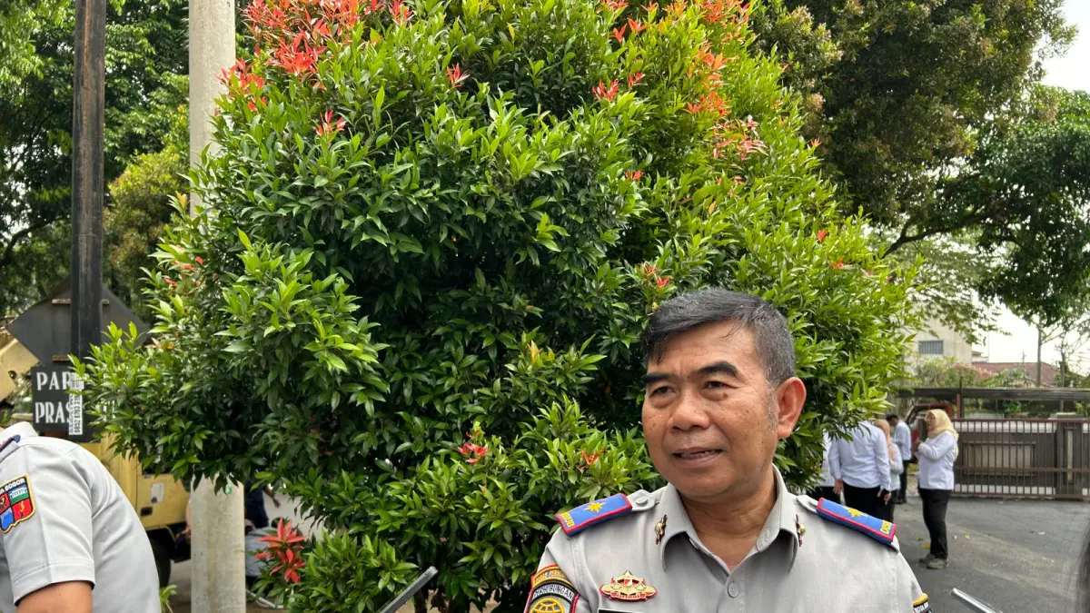 Kepala Dinas Perhubungan Kota Bogor, Sujatmiko Baliarto saat memberikan keterangan soal rute Kirab Mahkota Binokasih. (Foto : Fauzan/Radar Bogor)