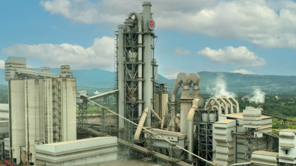 Laba Indocement terus tumbuh.