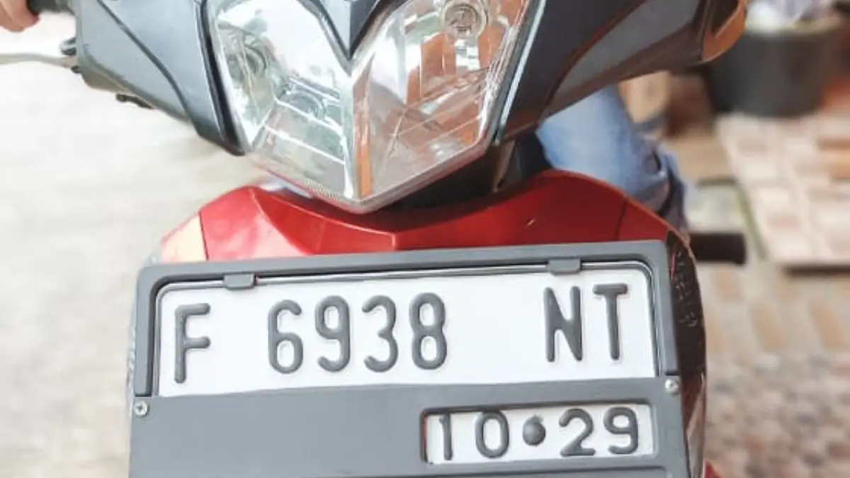 Motor Honda SupraX 125 dengan nopol F 6938 NT milik kurir koran hilang di Tenjolaya, Kabupaten Bogor. (Dok. Pemilik motor)