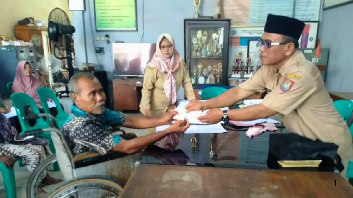 Penerimaan bansos Desil 1-4 (Foto: brangsong.kendalkab.go.id)