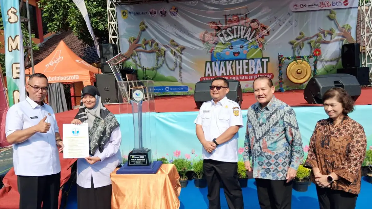 Sekda Kabupaten Bogor Ajat Rochmat Jatnika saat menghadiri sekaligus membuka Festival Anak Hebat di SMP Puspanegara Yasment, Kecamatan Citeureup, Kabupaten Bogor, Rabu, 6 Mei 2026. (Muhammad Ali/Radar Bogor)