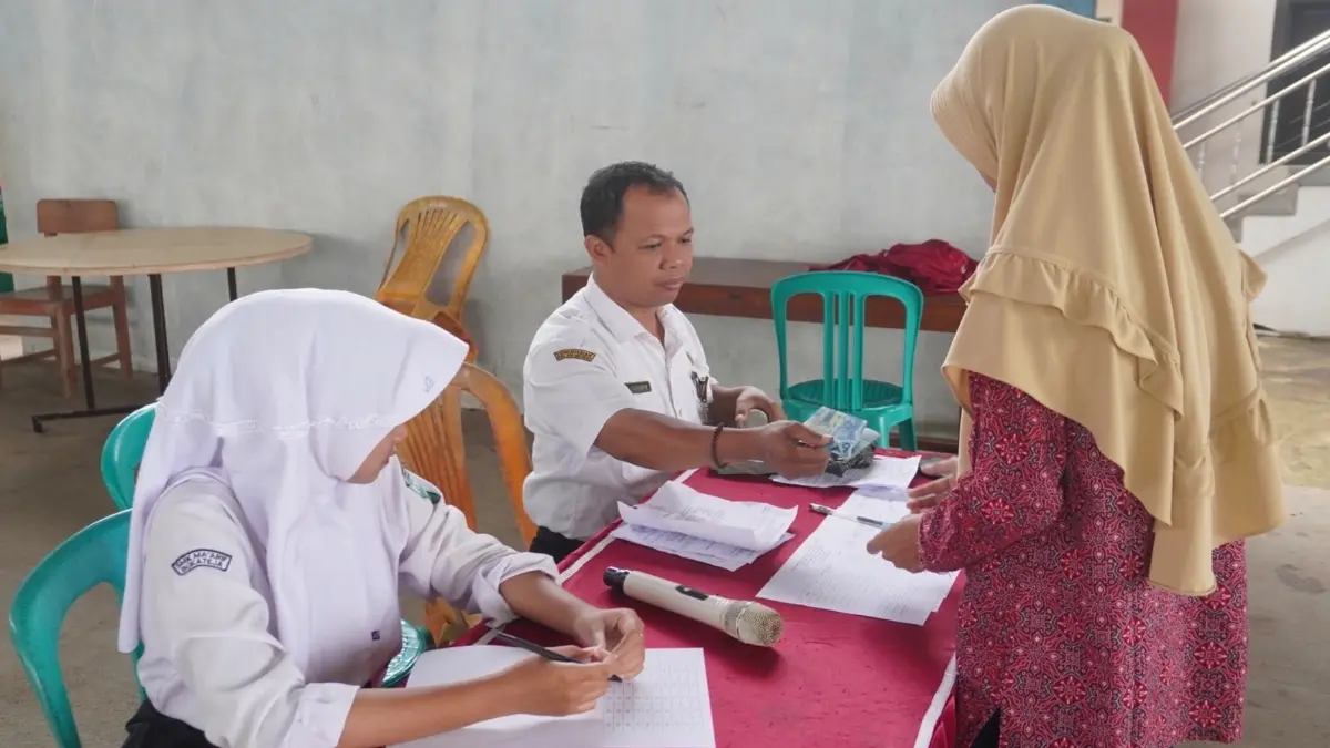 Ilustrasi Penyaluran Bansos PKH dan BPNT. (Foto: Instagram @pemdes_kembangan)