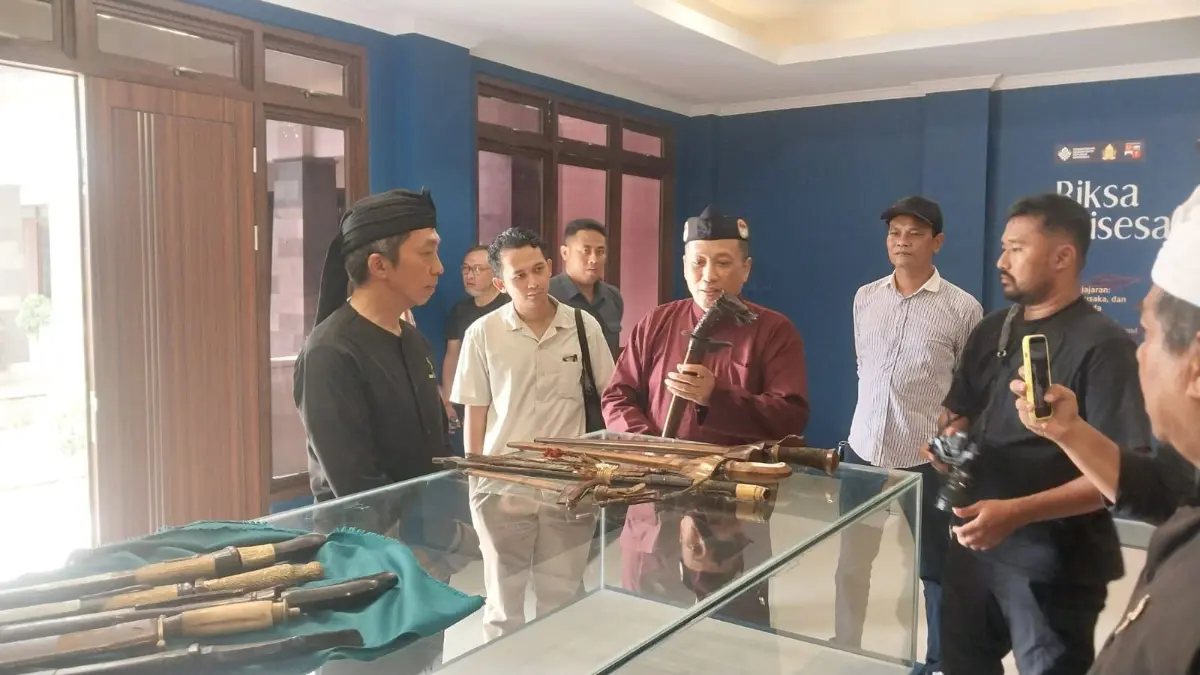 Wali Kota Bogor Dedie Rachim saat meninjau Museum Pajajaran. Foto: Fauzan/Radar Bogor