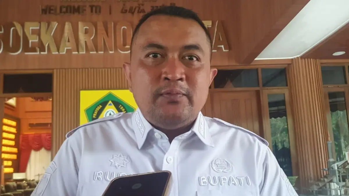 Bupati Bogor Rudy Susmanto saat menyampaikan keterangan. (Billy/Radar Bogor)