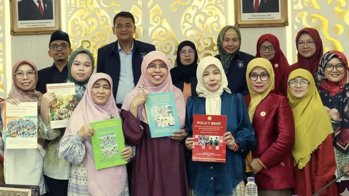 Guru besar dan mahasiswa S3 IPB University sampaikan aspirasi kepada Komisi V DPRD Jawa Barat terkait Raperda Perlindungan Keluarga.  (Foto; IPB)