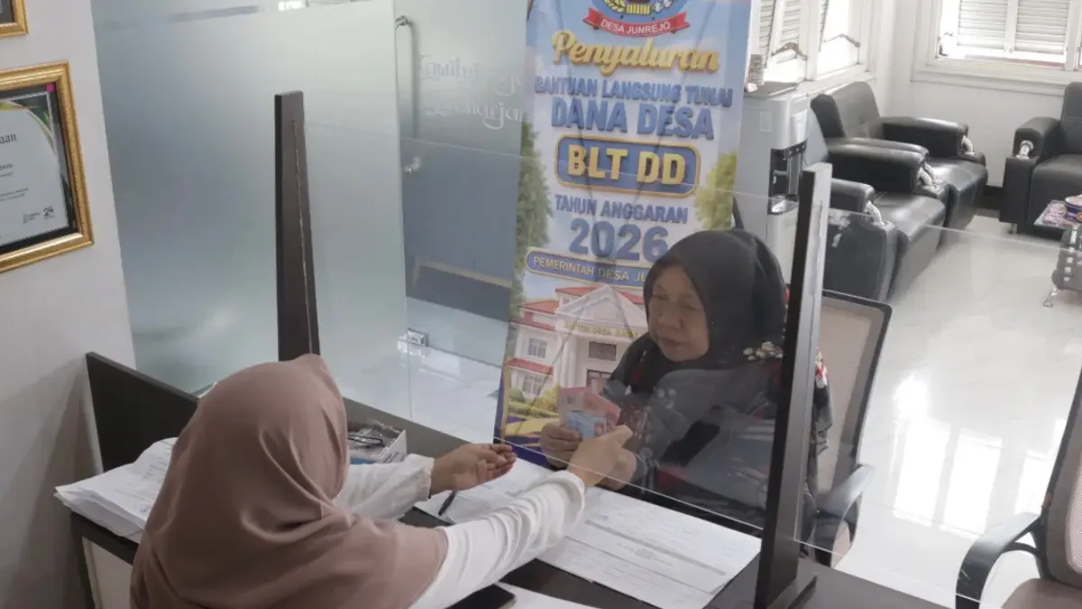 Ilustrasi penyaluran bansos PKH dan BPNT kepada masyarakat penerima manfaat. (Foto: Instagram @desajunrejo)