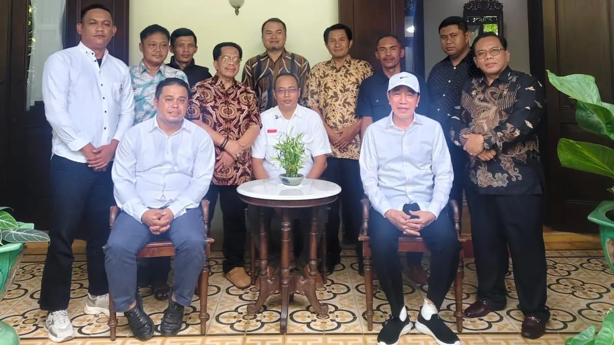 Kades Sukawangi Kabupaten Bogor bersama tim menemui Presiden RI ke 7, Jokowi. Foto: Kades Sukawangi for Radar Bogor