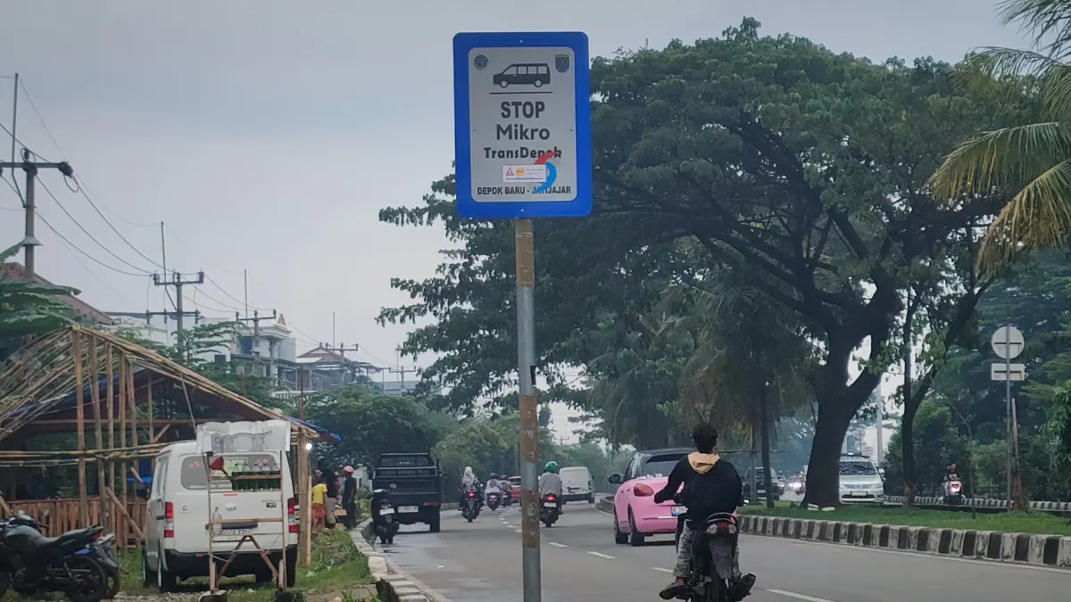 Titik naik turun angkot AC yang kini sudah tidak beroperasi di Jalan Bolevard Grand Depok City. Foto: Arifal/Radar Bogor
