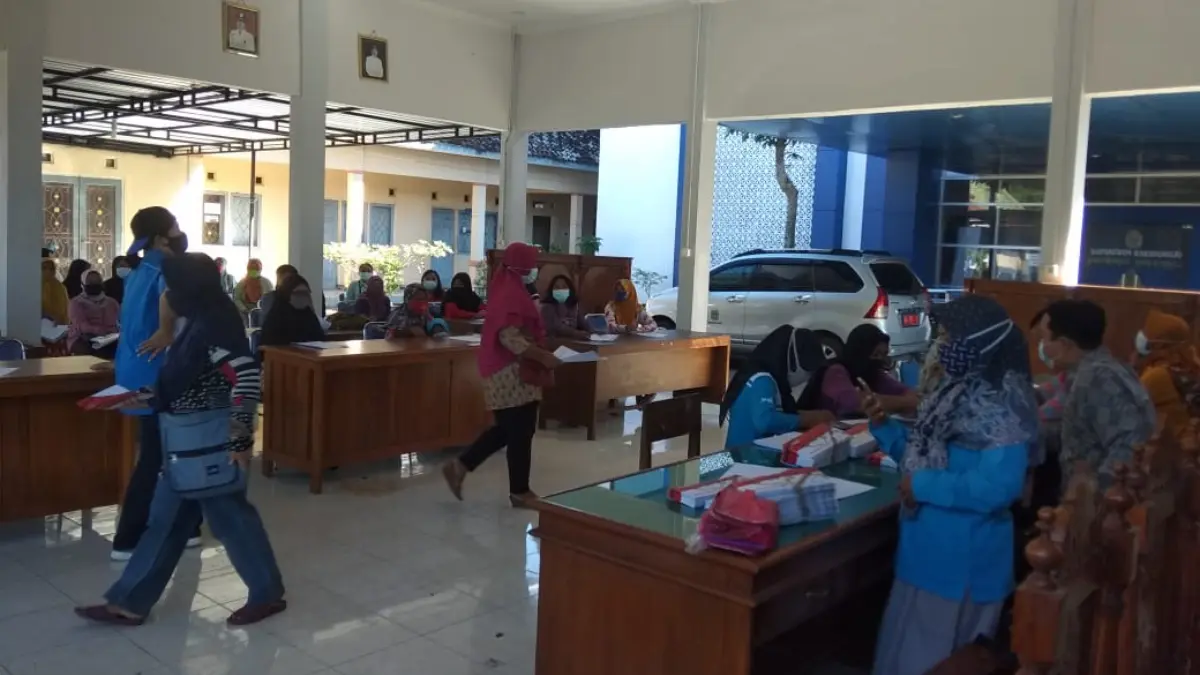 Ilustrasi. Penyaluran bansos PKH BPNT ke KPM. Foto: Laman PPID Pemkab Gunung Kidul