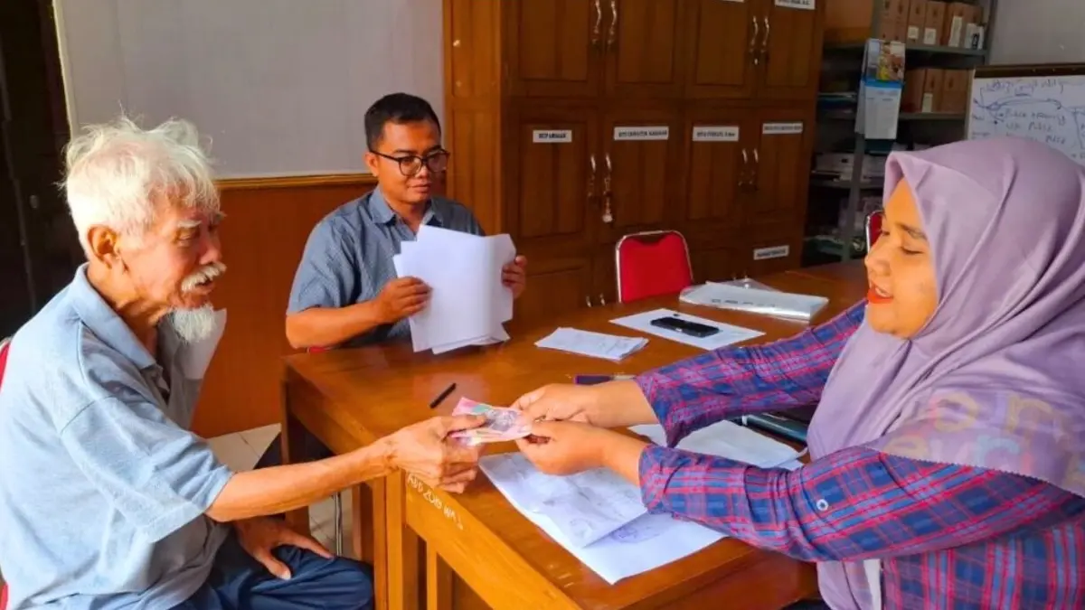 Ilustrasi. Penyaluran Bansos PKH dan BPNT. Foto: Instagram @kalurahan_wukirsari