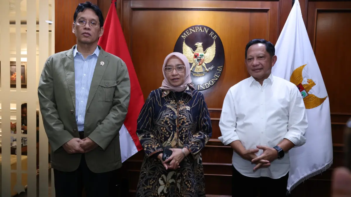 Menteri Keuangan Purbaya Yudhi Sadewa, Menteri PANRB Rini Widyantini, dan Menteri Dalam Negeri Muhammad Tito Karnavian. Foto: menpan.go.id