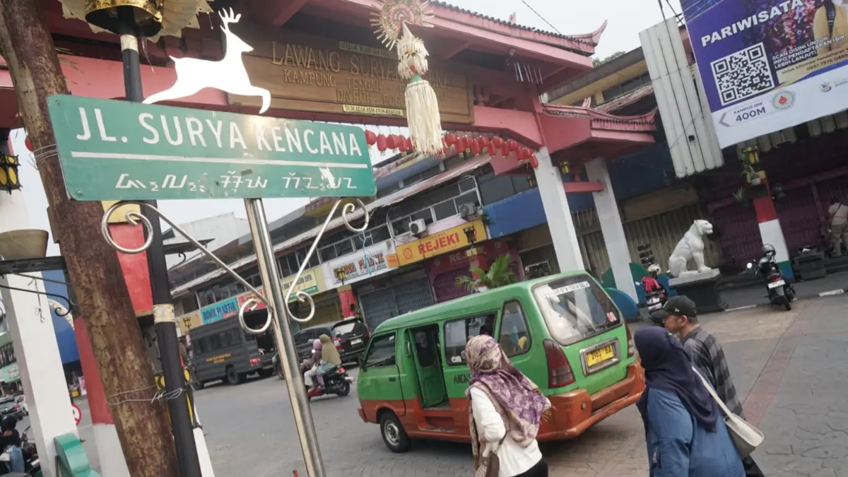Suasana di kawasan Jalan Suryakencana Kota Bogor, Minggu, 10 Mei 2026. Kawasan tersebut direncanakan diubah namanya menjadi Pelataran Binokasih (Sofiansyah/Radar Bogor)